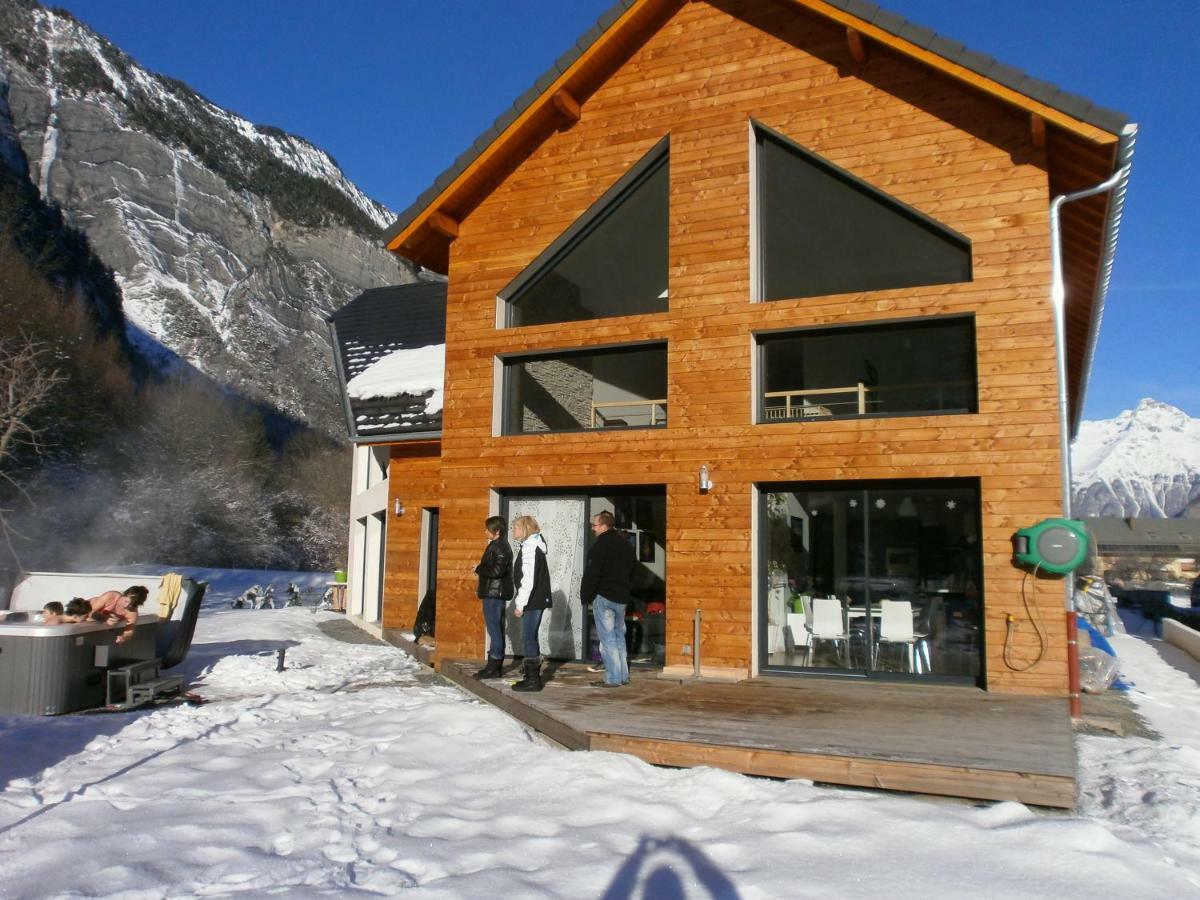 #Lemasdoisans Au Pied De L'Alpe D'Huez Via Bourg D'Oisans L'Etoile Des Glaciers Le Bourg-dʼOisans Dış mekan fotoğraf